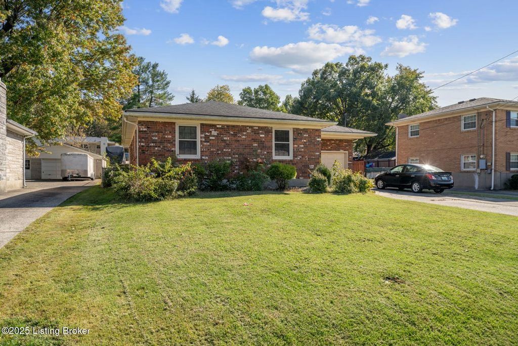 Photo of 7508 Pimlico Dr, Louisville, KY 40214 (MLS # 1722044)