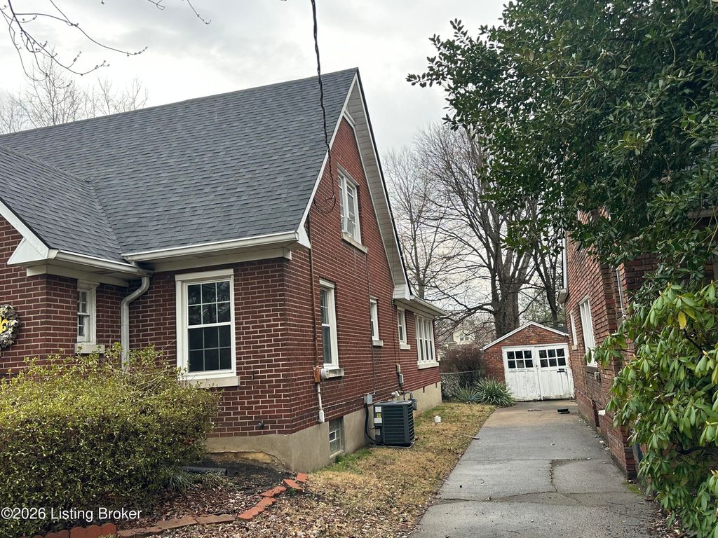 Photo of 4625 Southcrest Dr, Louisville, KY 40215 (MLS # 1710699)