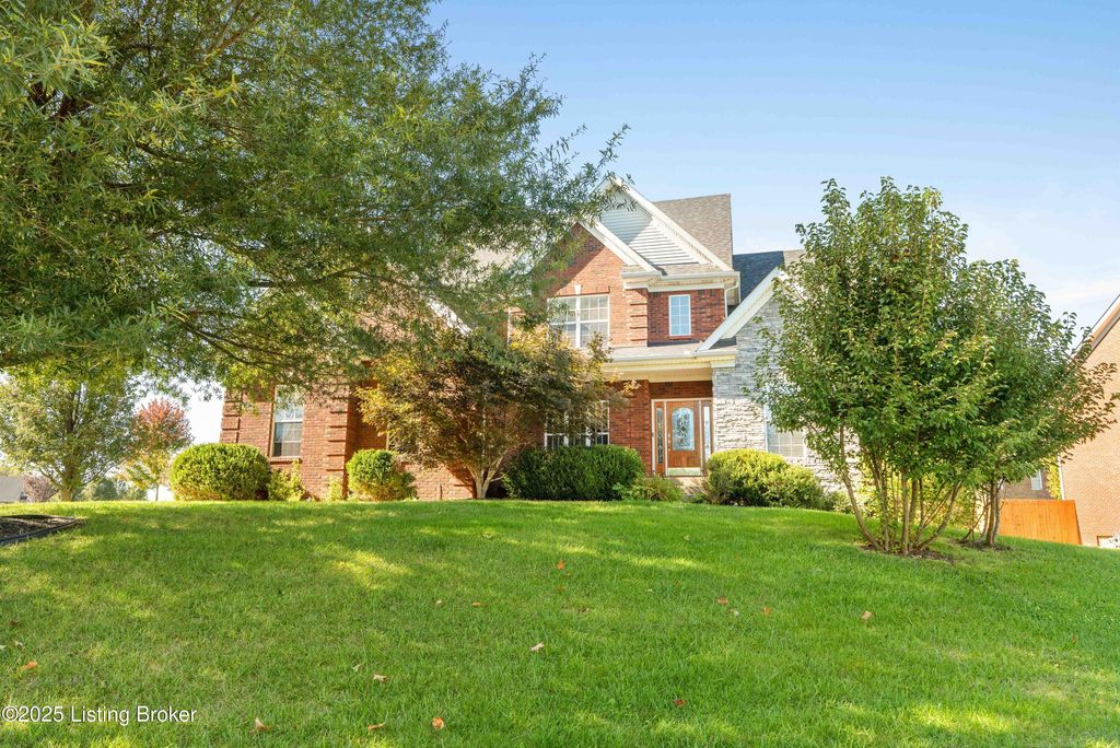 Photo of 846 Abingdon Cir, Shelbyville, KY 40065 (MLS # 1701874)