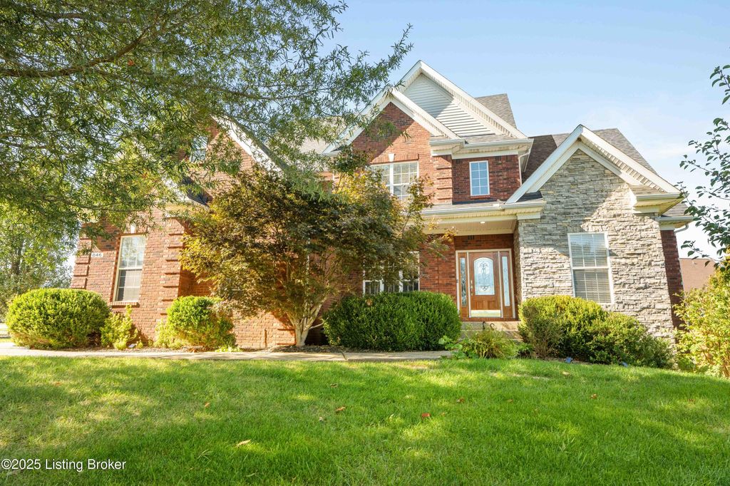 Photo of 846 Abingdon Cir, Shelbyville, KY 40065 (MLS # 1701874)