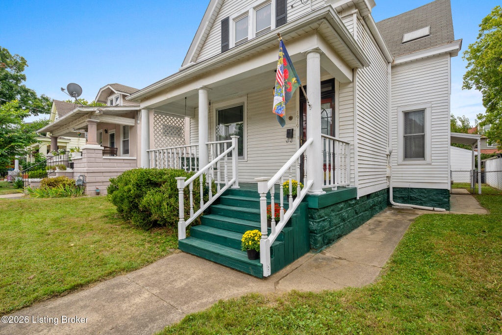 Photo of 1919 Deerwood Ave, Louisville, KY 40205 (MLS # 1726735)