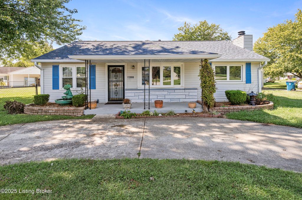 Photo of 13900 Beeston Blvd, Louisville, KY 40272 (MLS # 1700216)