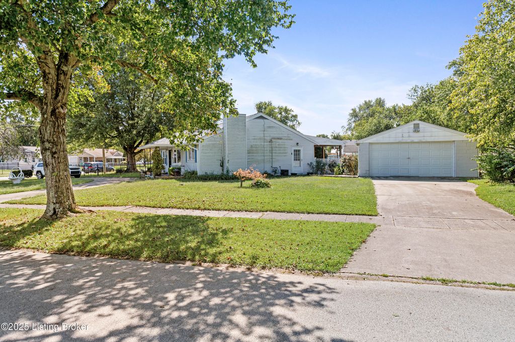 Photo of 13900 Beeston Blvd, Louisville, KY 40272 (MLS # 1700216)