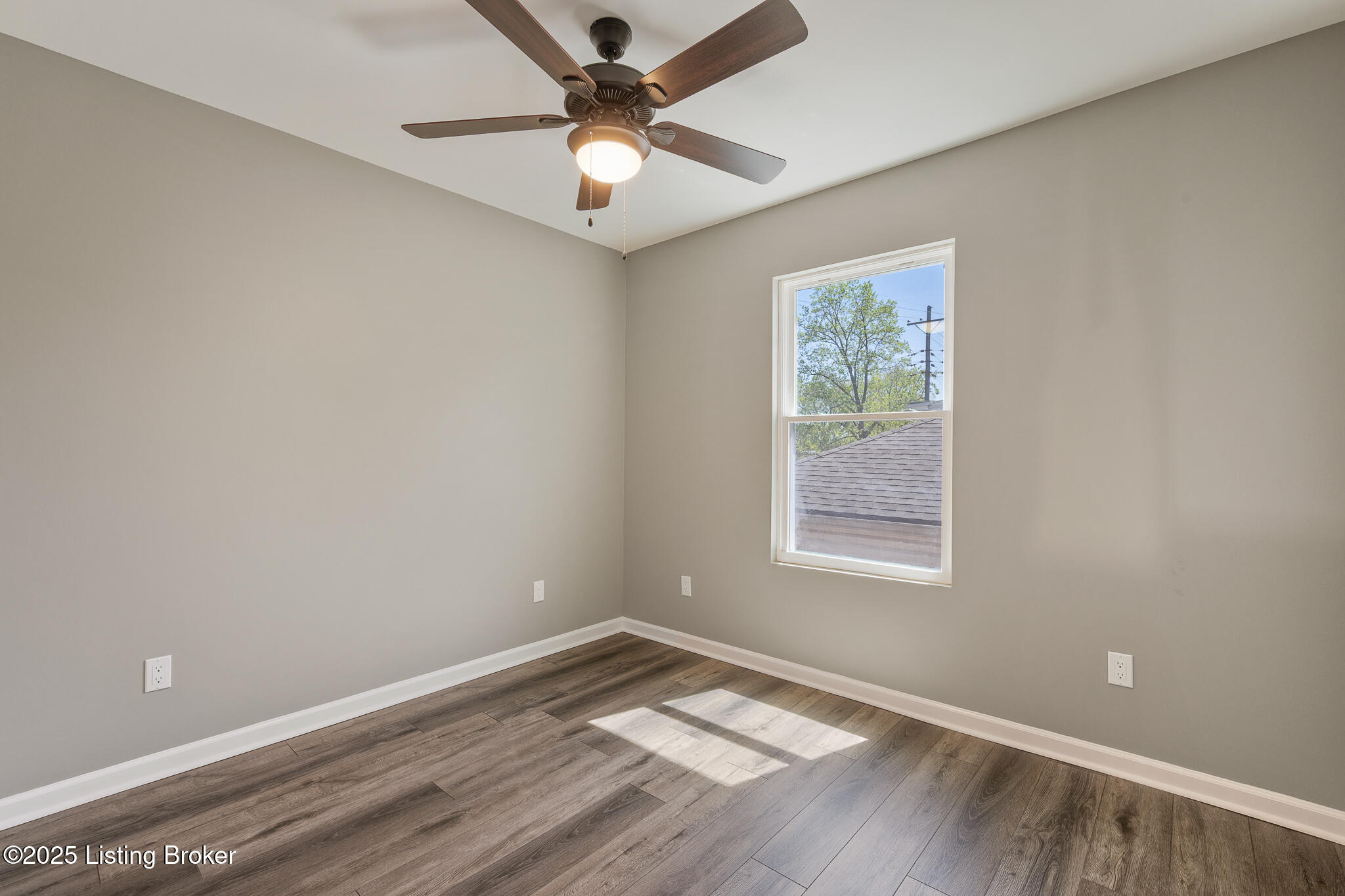 1032 Ash St, Louisville, Kentucky image 32