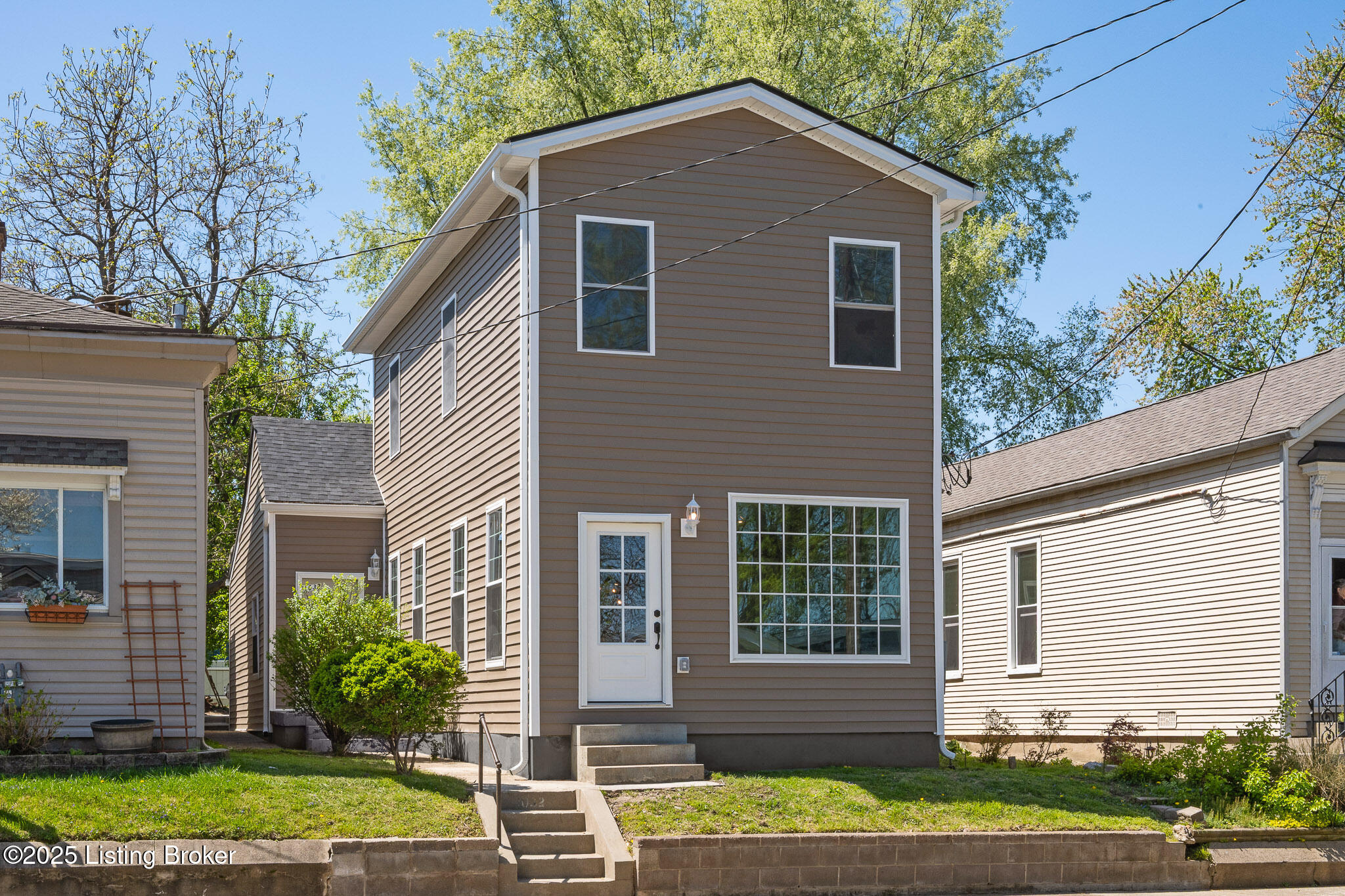 1032 Ash St, Louisville, Kentucky image 2