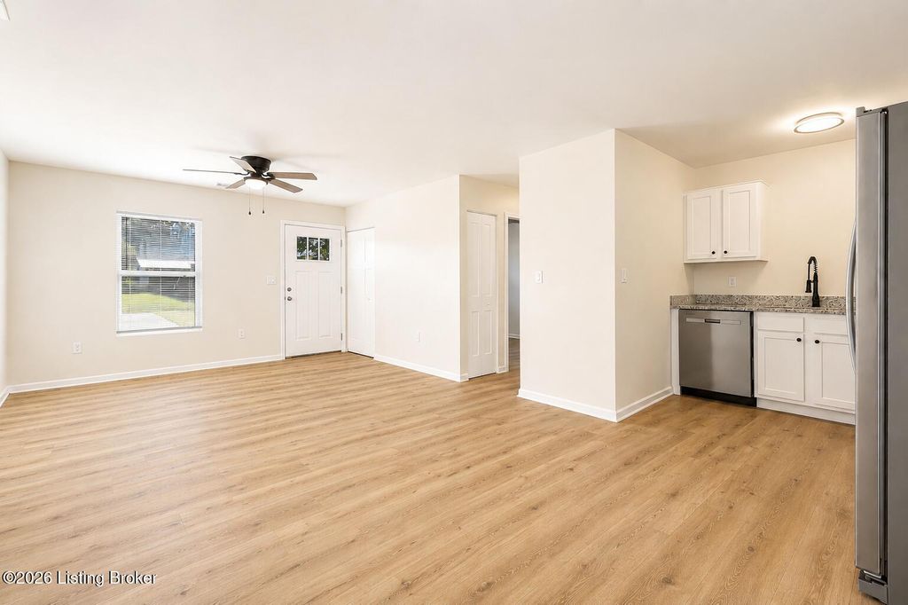 Photo of 122 N Brookwood Dr, Louisville, KY 40229 (MLS # 1717371)