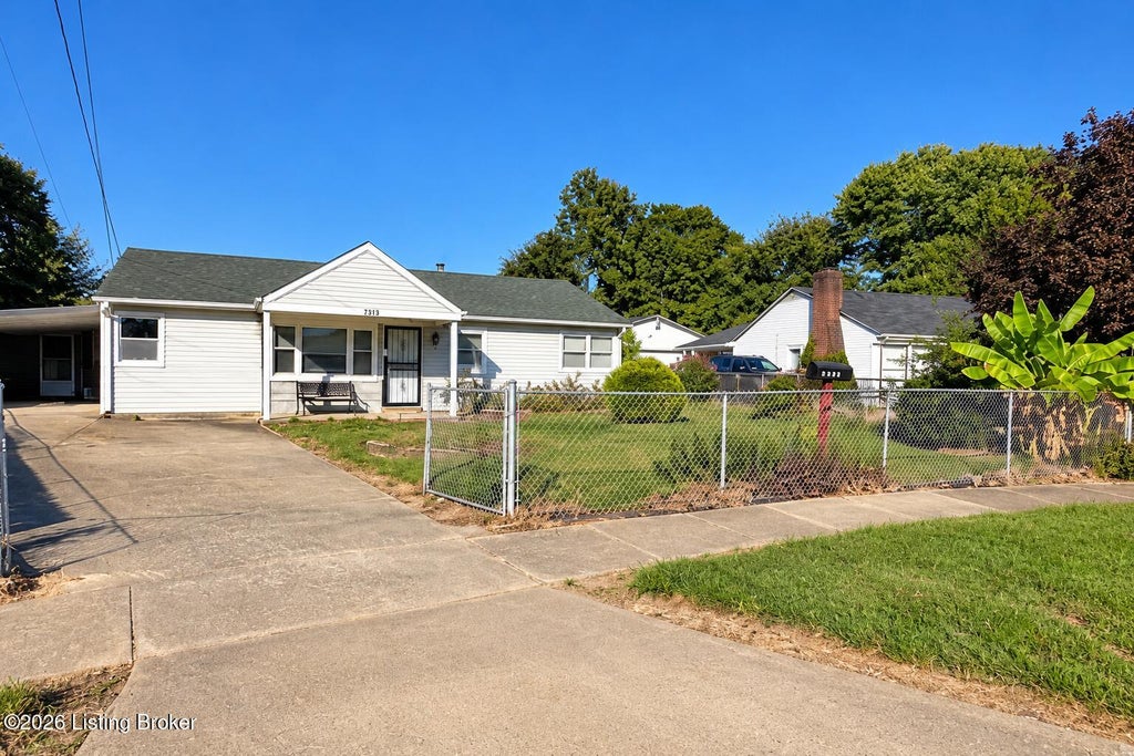 Photo of 7313 Betsy Ross Dr, Louisville, KY 40272 (MLS # 1730867)