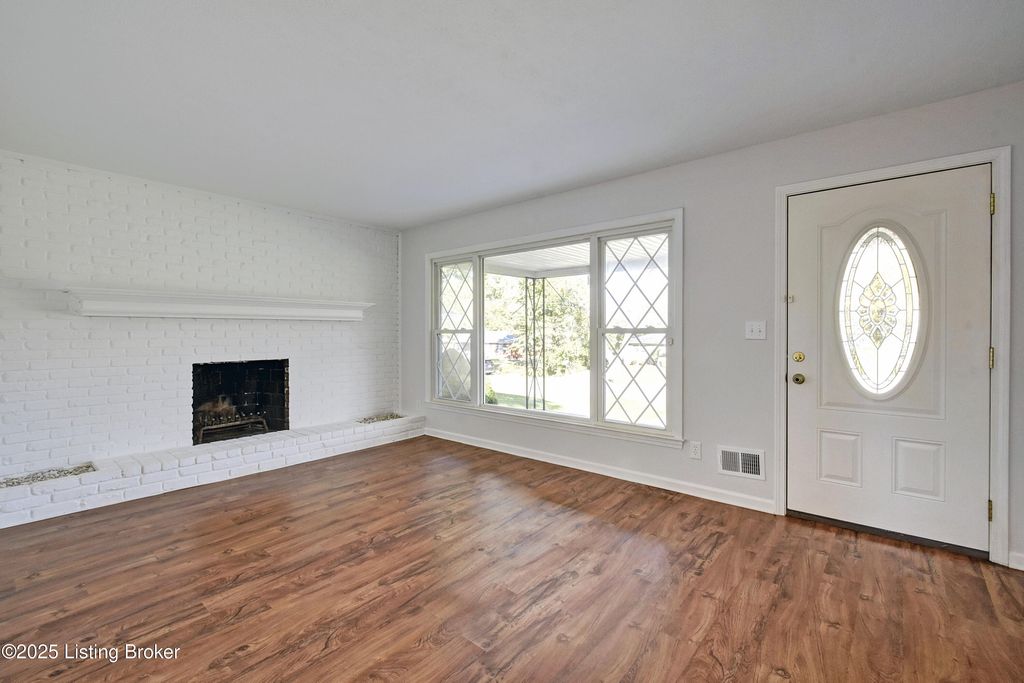 Photo of 5004 Cedar Brook Ct, Louisville, KY 40219 (MLS # 1708988)