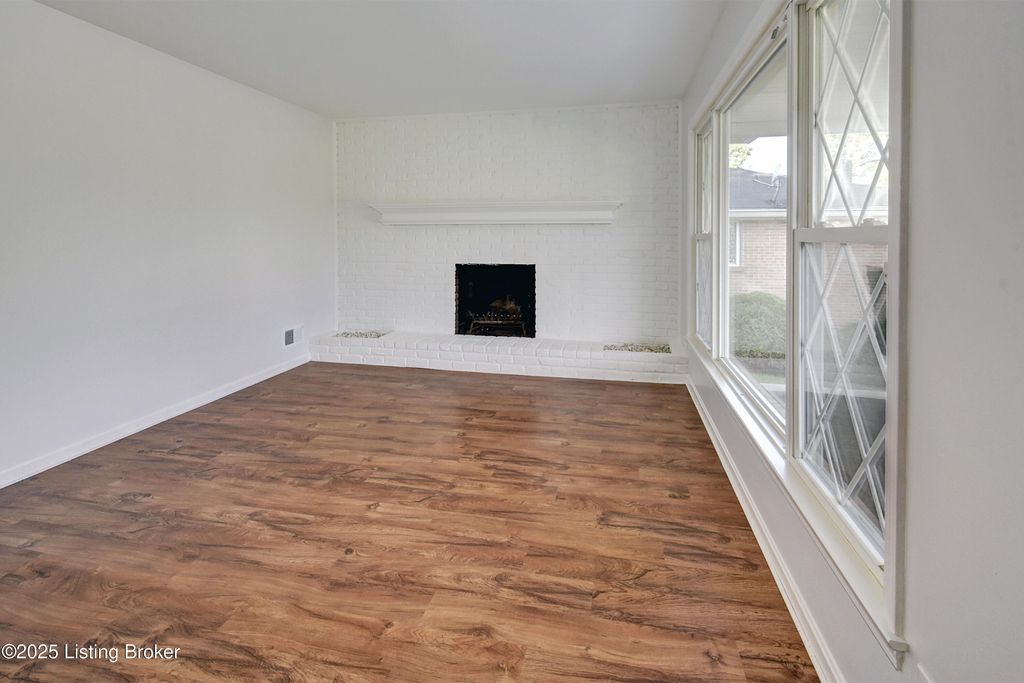 Photo of 5004 Cedar Brook Ct, Louisville, KY 40219 (MLS # 1708988)