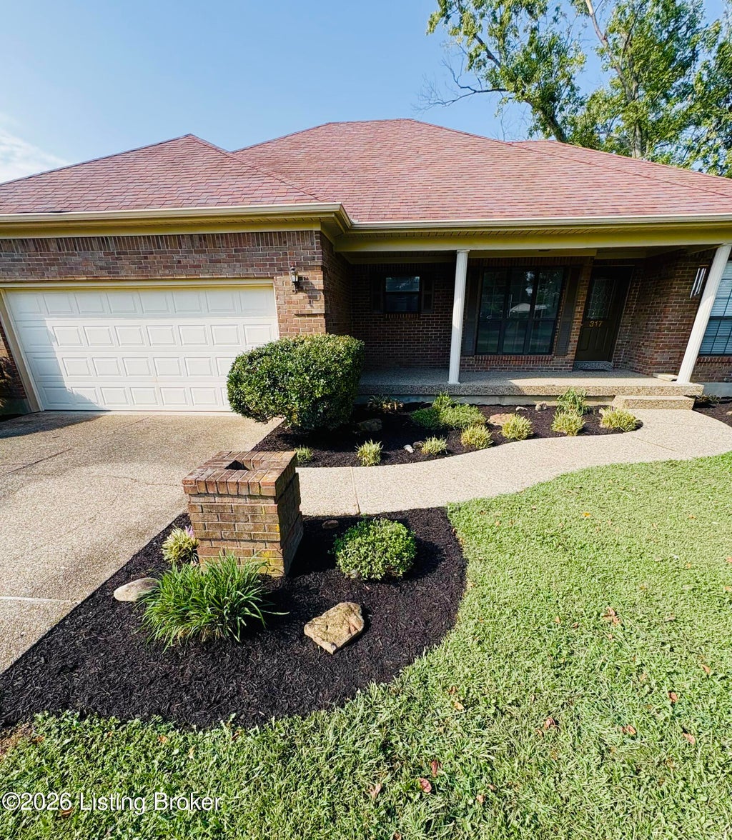 Photo of 317 Centerview Dr, Shepherdsville, KY 40165 (MLS # 1729300)