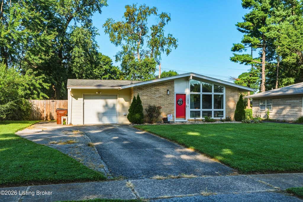 Photo of 1822 Wickham Way, Louisville, KY 40223 (MLS # 1725189)