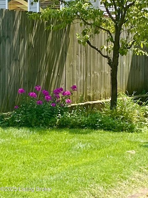 Tiny photo for 1035 Lydia St, Louisville, KY 40217 (MLS # 1685780)