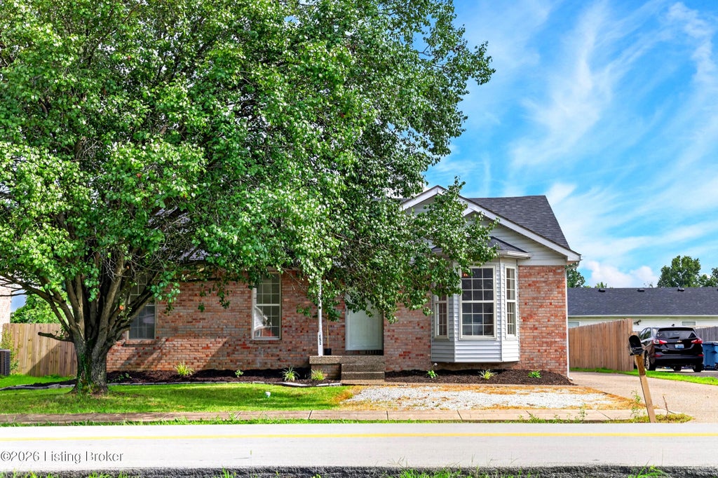 Photo of 651 Beech Grove Rd, Shepherdsville, KY 40165 (MLS # 1724262)