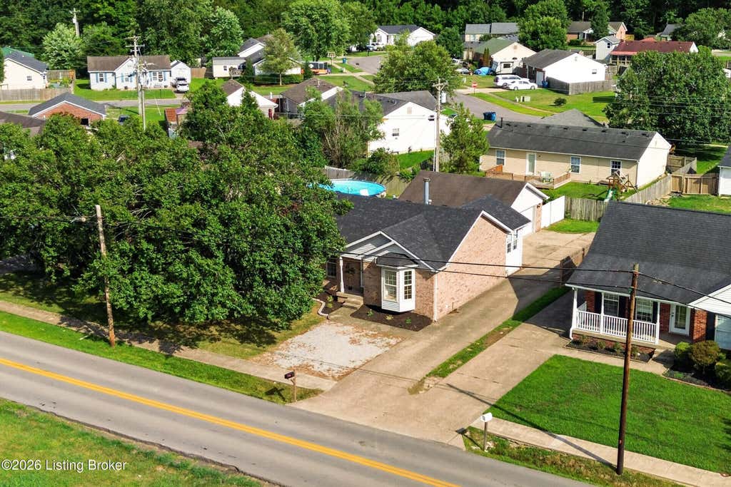 Photo of 651 Beech Grove Rd, Shepherdsville, KY 40165 (MLS # 1724262)
