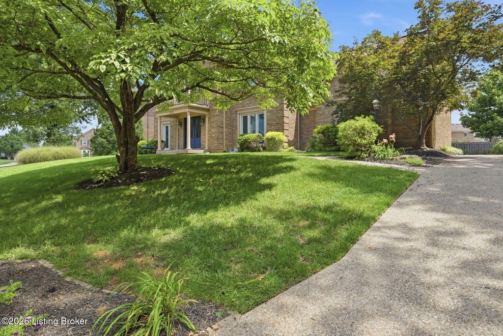 Photo of 2707 Sycamore Woods Ct, Louisville, KY 40241 (MLS # 1721667)
