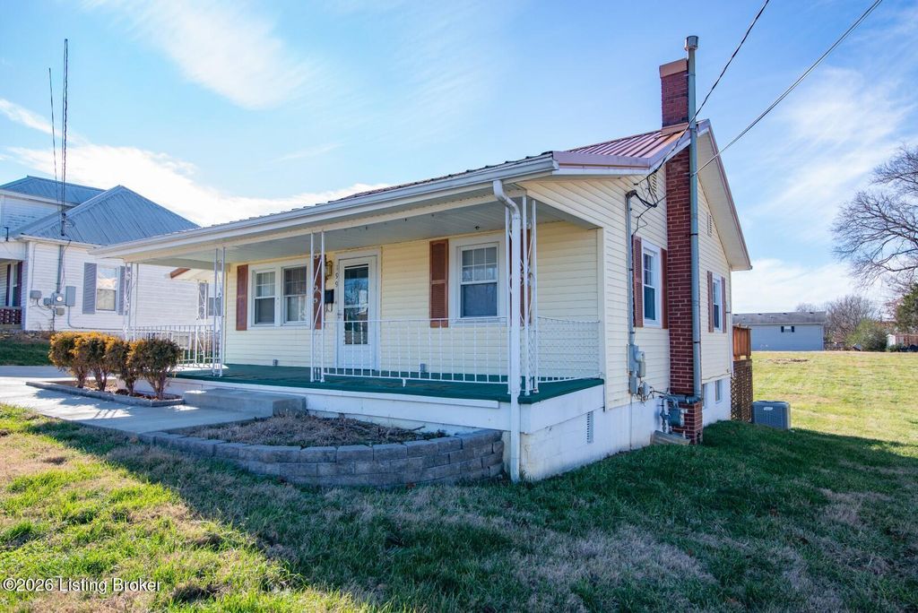 Photo of 199 Walnut St, Hodgenville, KY 42748 (MLS # 1711656)