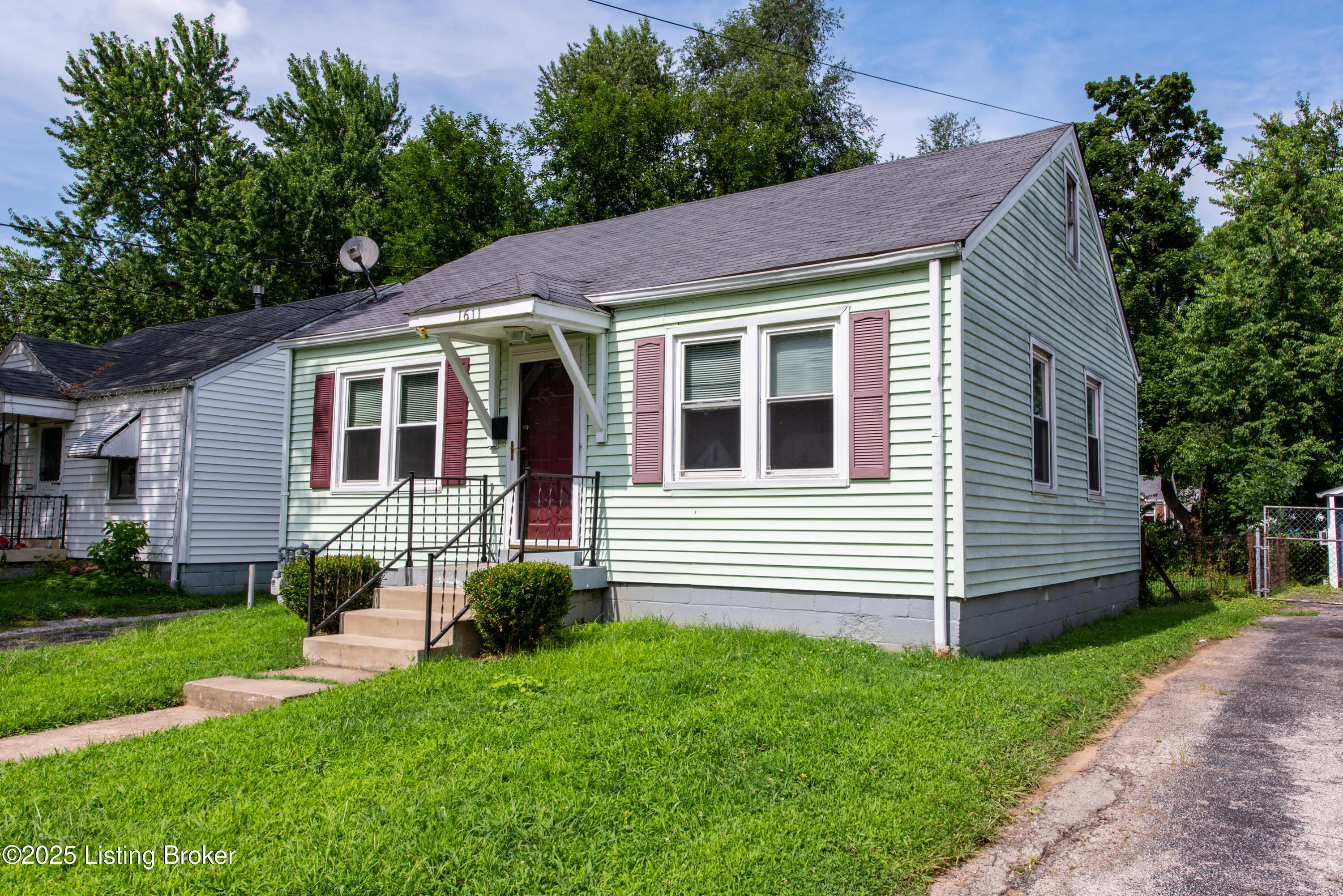 Louisville, Kentucky 40215, United States, 2 Bedrooms Bedrooms, ,1 BathroomBathrooms,Residential,Active,90080