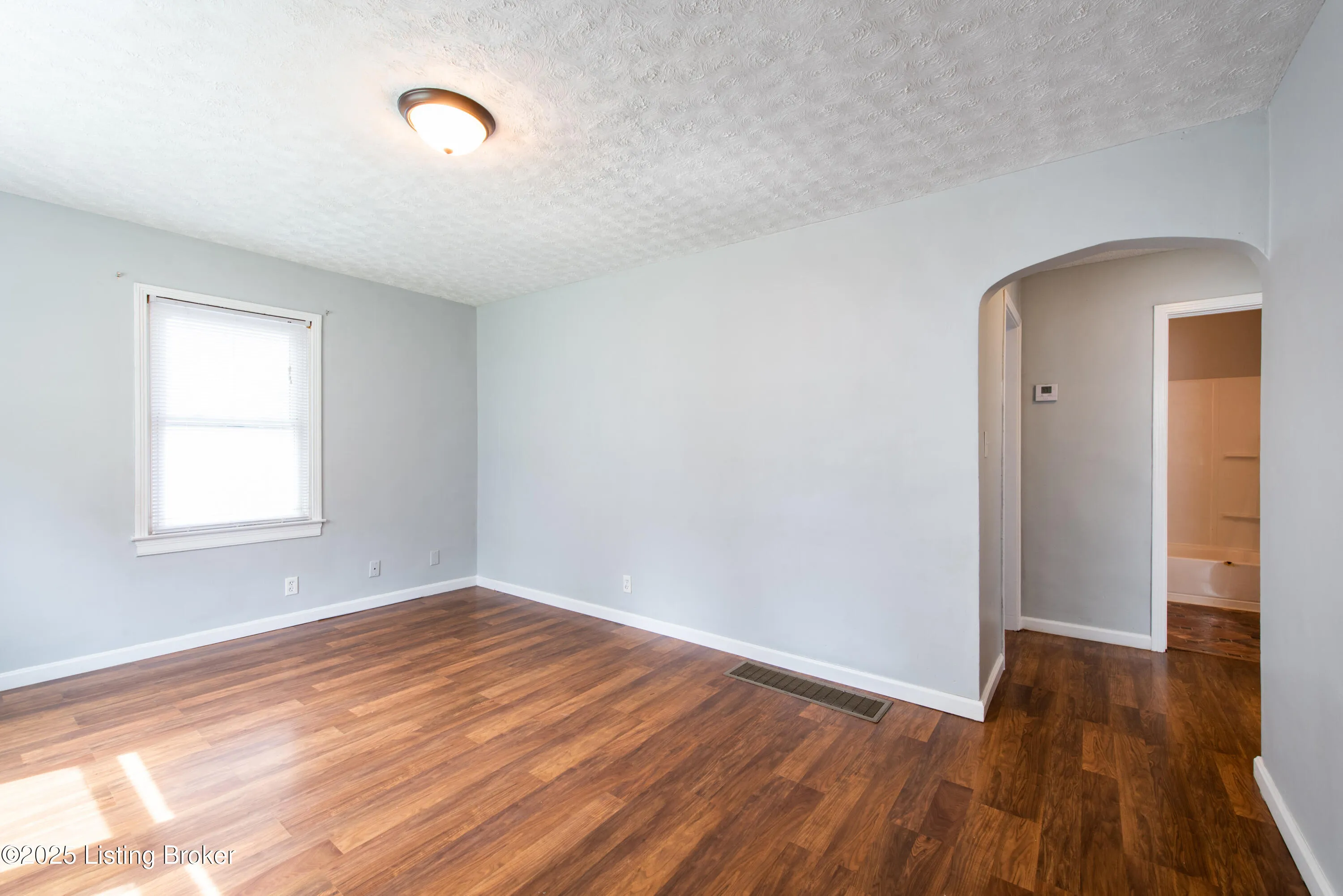 Louisville, Kentucky 40215, United States, 2 Bedrooms Bedrooms, ,1 BathroomBathrooms,Residential,Active,90080