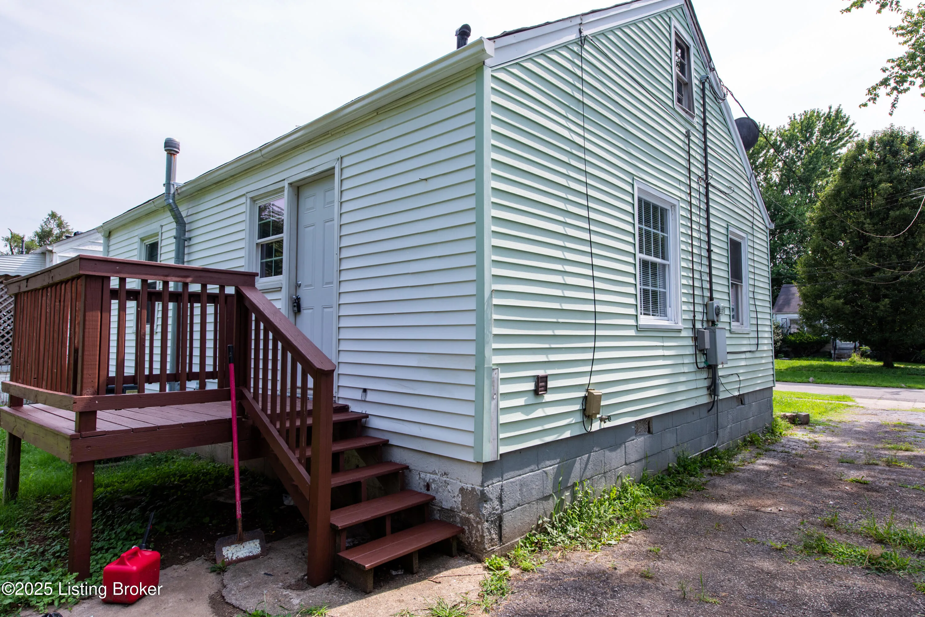 Louisville, Kentucky 40215, United States, 2 Bedrooms Bedrooms, ,1 BathroomBathrooms,Residential,Active,90080