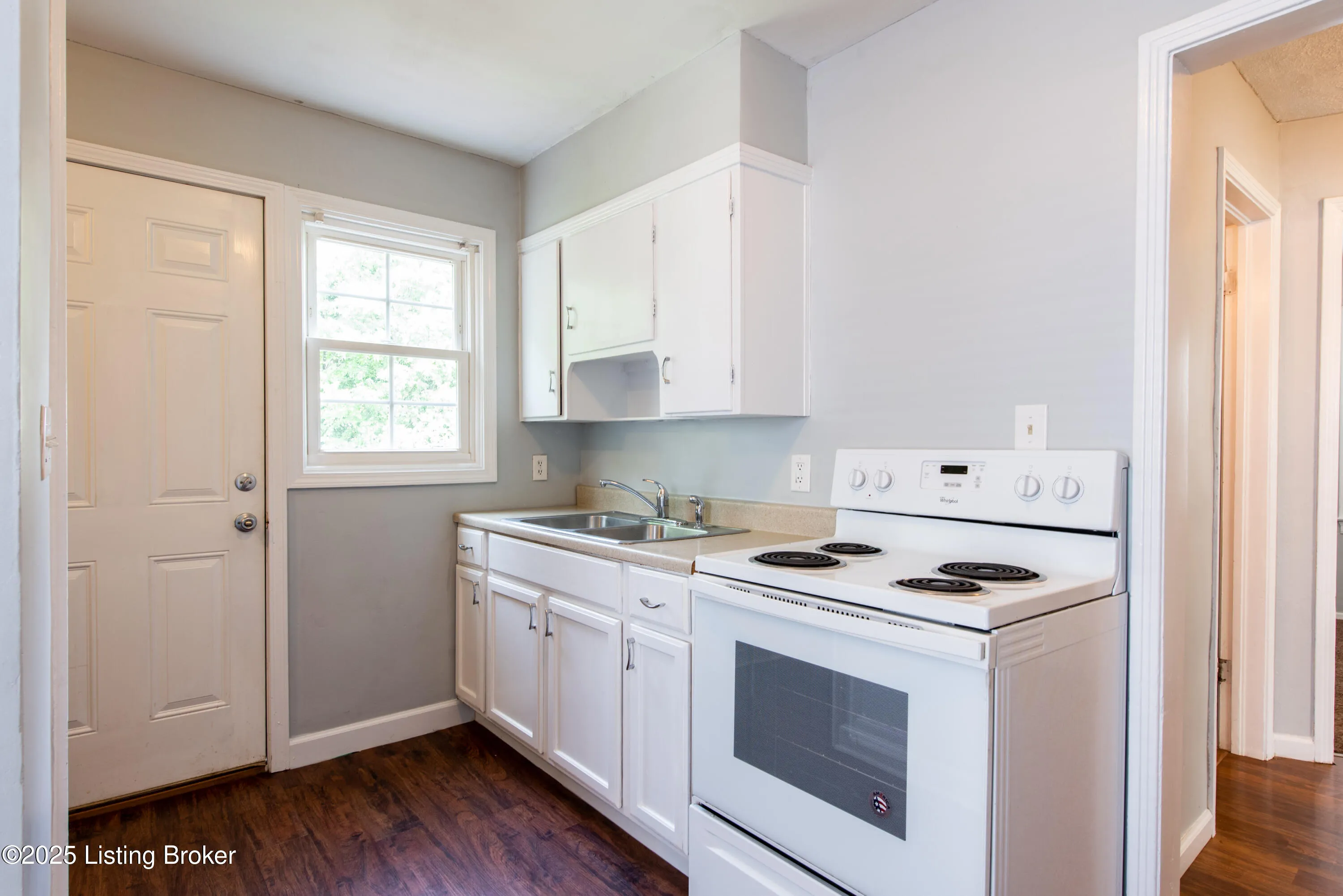 Louisville, Kentucky 40215, United States, 2 Bedrooms Bedrooms, ,1 BathroomBathrooms,Residential,Active,90080