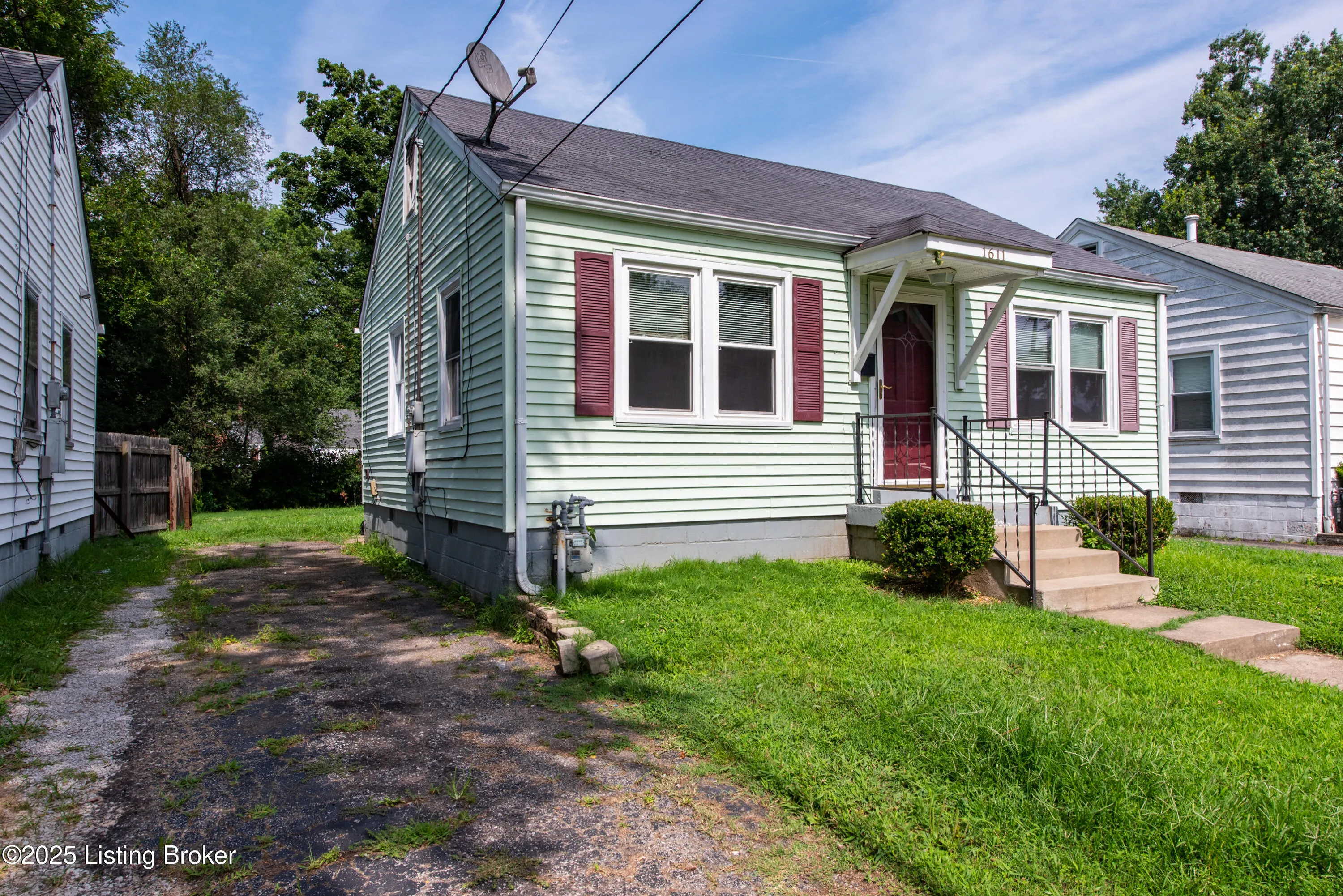 Louisville, Kentucky 40215, United States, 2 Bedrooms Bedrooms, ,1 BathroomBathrooms,Residential,Active,90080