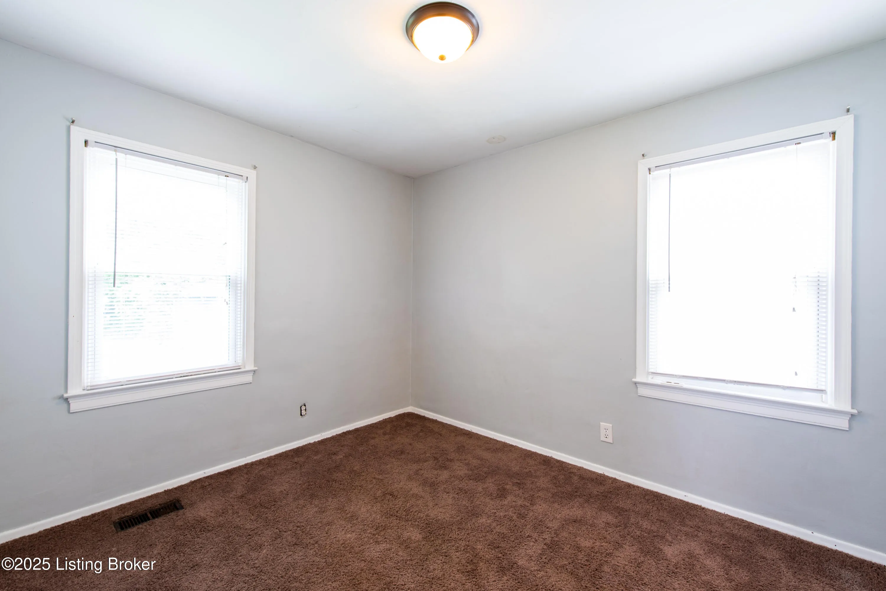 Louisville, Kentucky 40215, United States, 2 Bedrooms Bedrooms, ,1 BathroomBathrooms,Residential,Active,90080