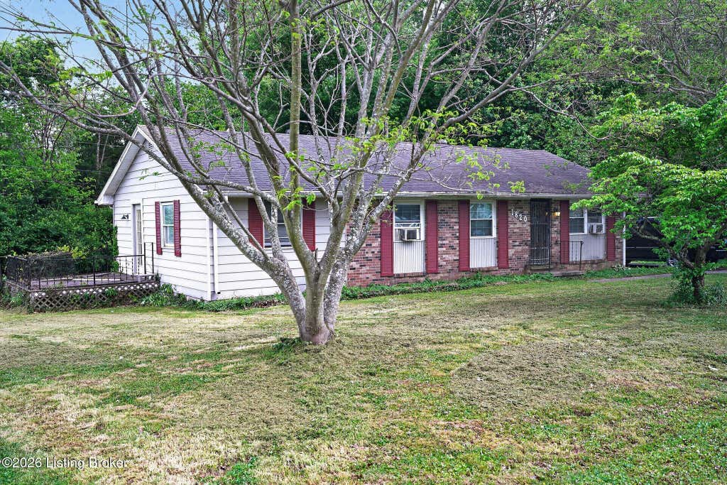 Photo of 1820 Montclair Dr, Mt Sterling, KY 40353 (MLS # 1716435)
