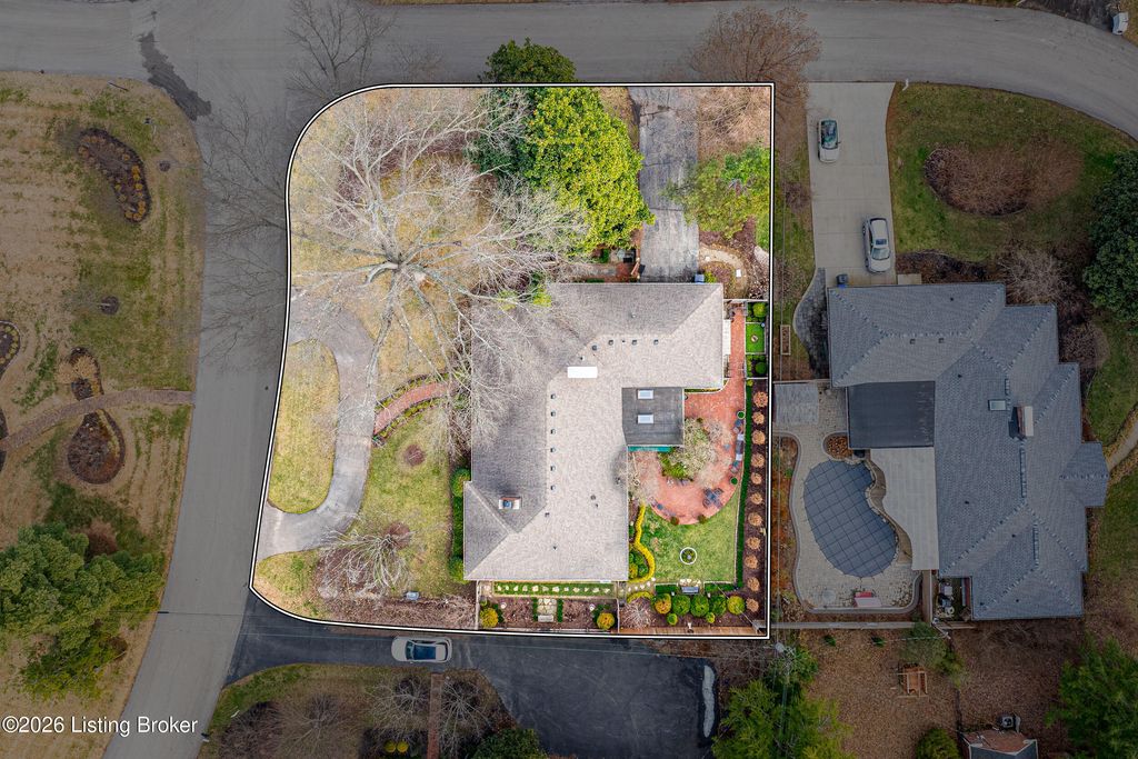 Photo of 504 Ridgewood Rd, Louisville, KY 40207 (MLS # 1709903)