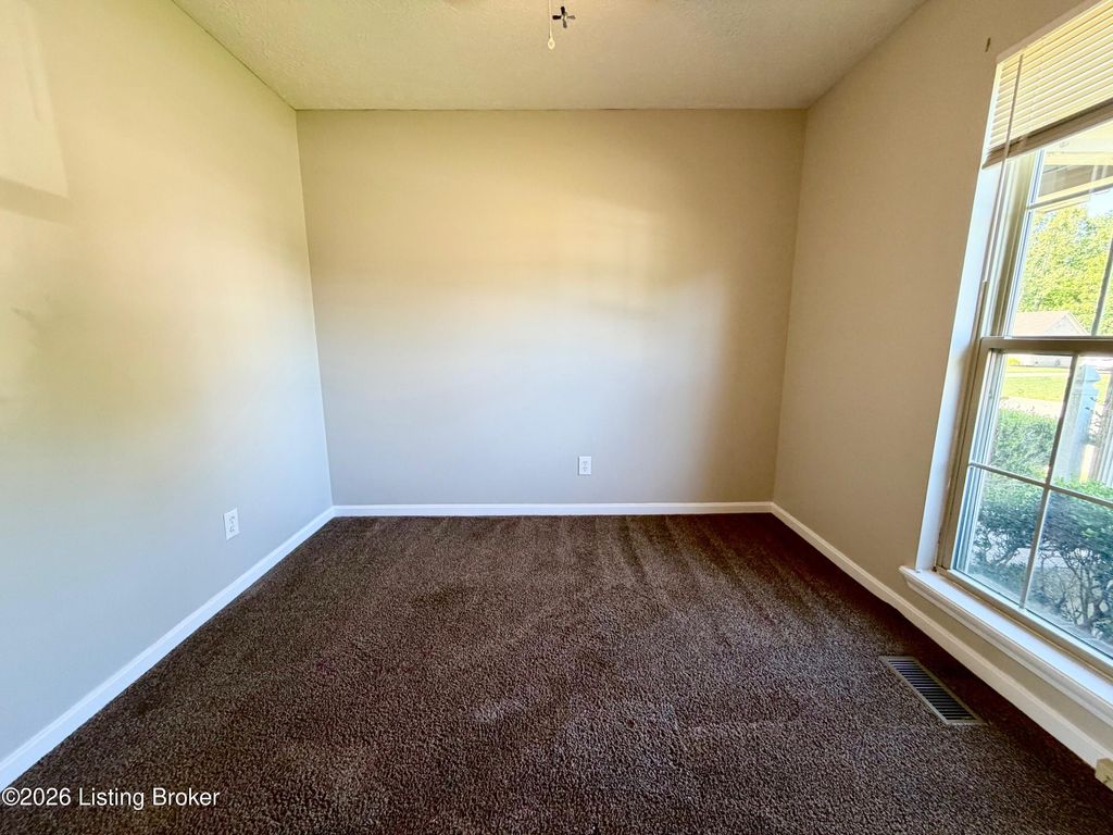Photo of 11707 Autumn Forest Ct, Louisville, KY 40229 (MLS # 1717861)