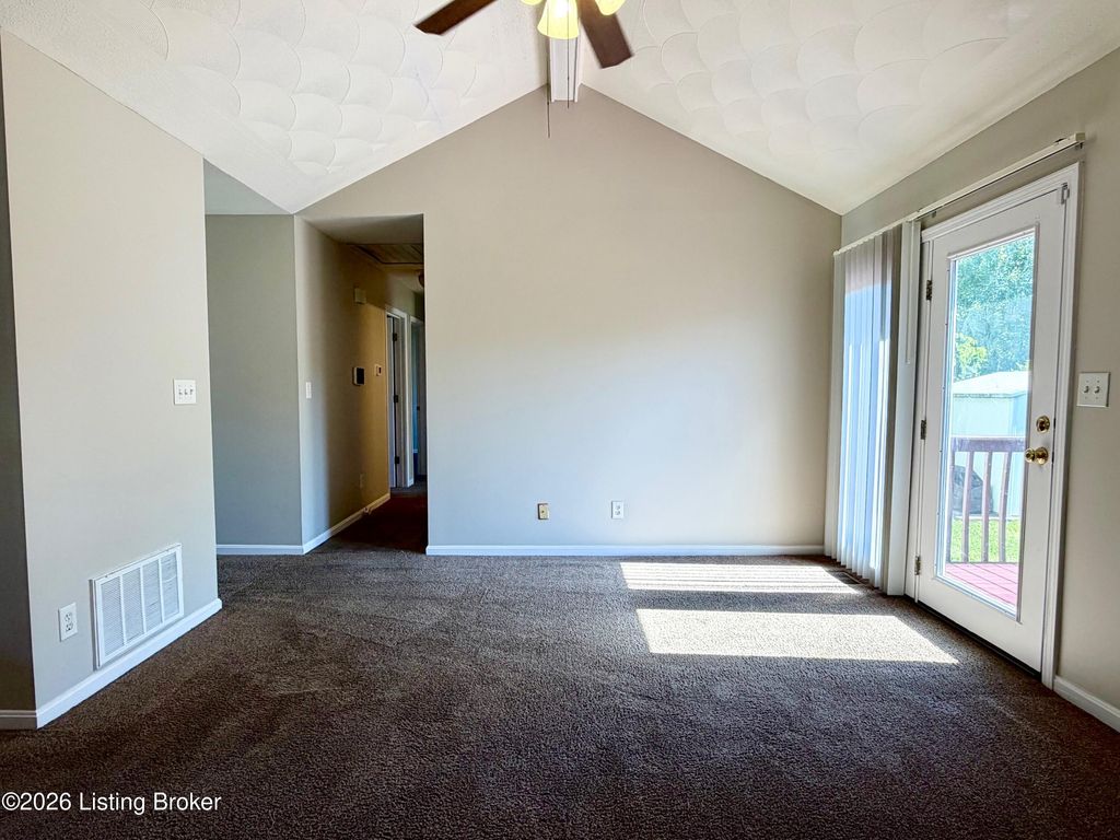 Photo of 11707 Autumn Forest Ct, Louisville, KY 40229 (MLS # 1717861)