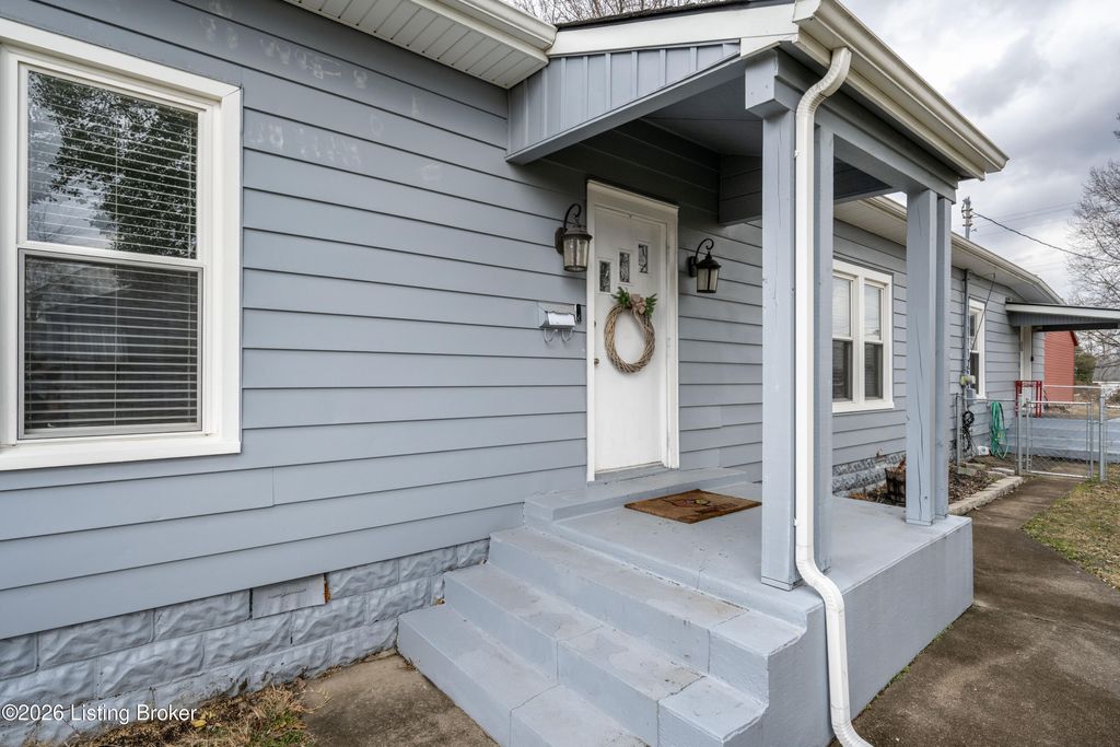 Photo of 1024 N Taggart Ave, Clarksville, IN 47129 (MLS # 1709411)