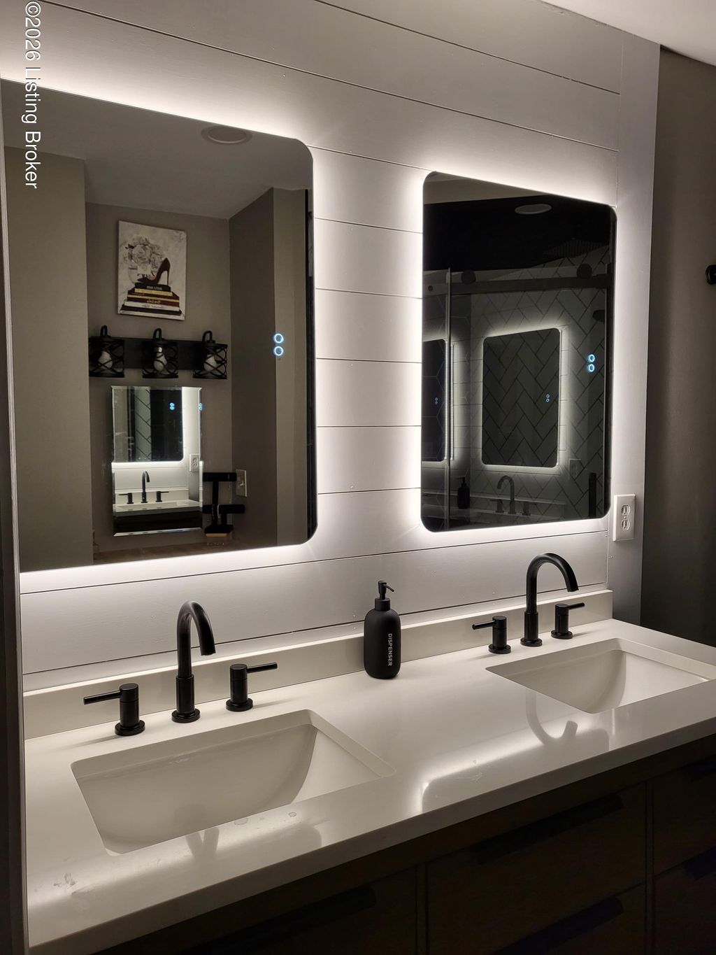 Photo of 3004 Linwood Ave, Louisville, KY 40210 (MLS # 1707290)