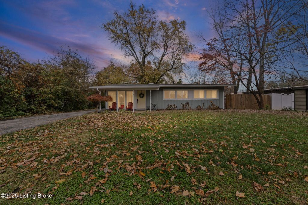 Photo of 9207 Earlham Dr, Moorland, KY 40223 (MLS # 1704145)