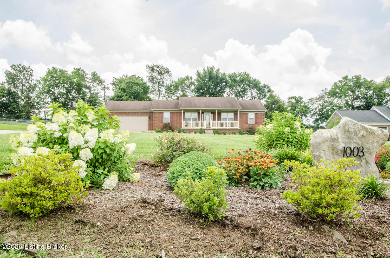 Photo 1 of 32 — 1003 Creek Pointe Dr, Coxs Creek, KY 40013