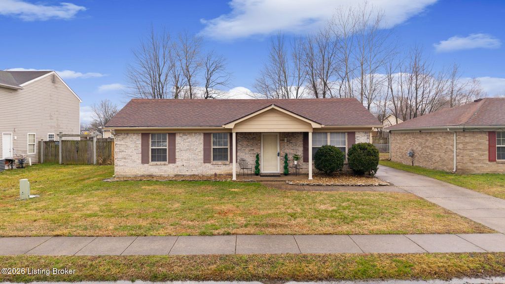Photo of 3726 Bonaventure Blvd, Louisville, KY 40219 (MLS # 1710000)