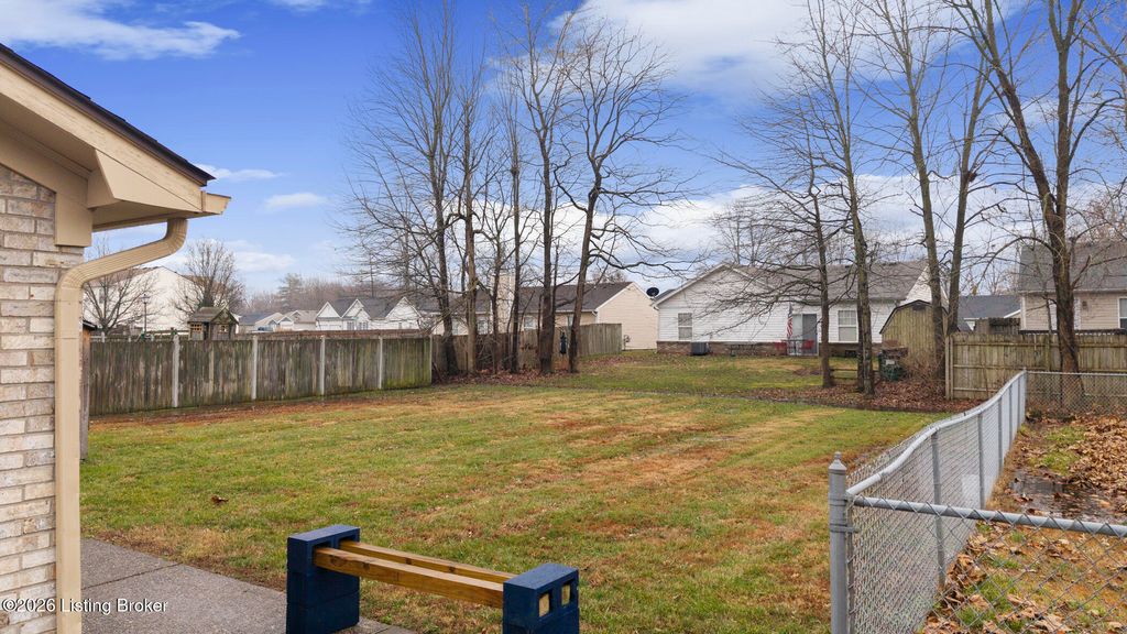 Photo of 3726 Bonaventure Blvd, Louisville, KY 40219 (MLS # 1710000)