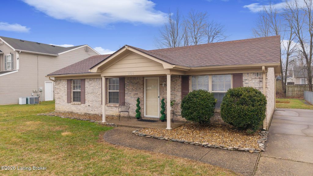 Photo of 3726 Bonaventure Blvd, Louisville, KY 40219 (MLS # 1710000)