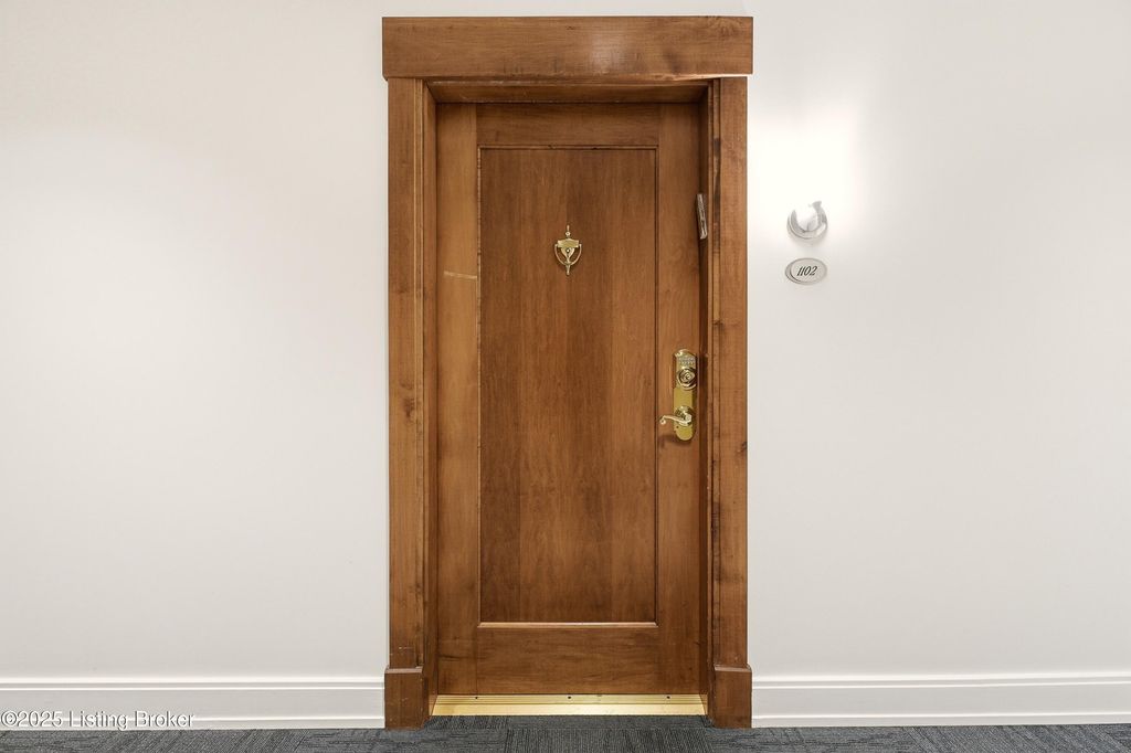 Photo of 222 E Witherspoon St #UNIT 1102, Louisville, KY 40202 (MLS # 1705944)