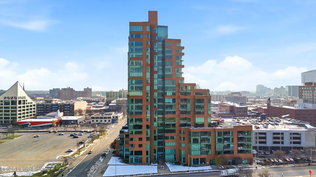 Photo of 222 E Witherspoon St #UNIT 1102, Louisville, KY 40202 (MLS # 1705944)