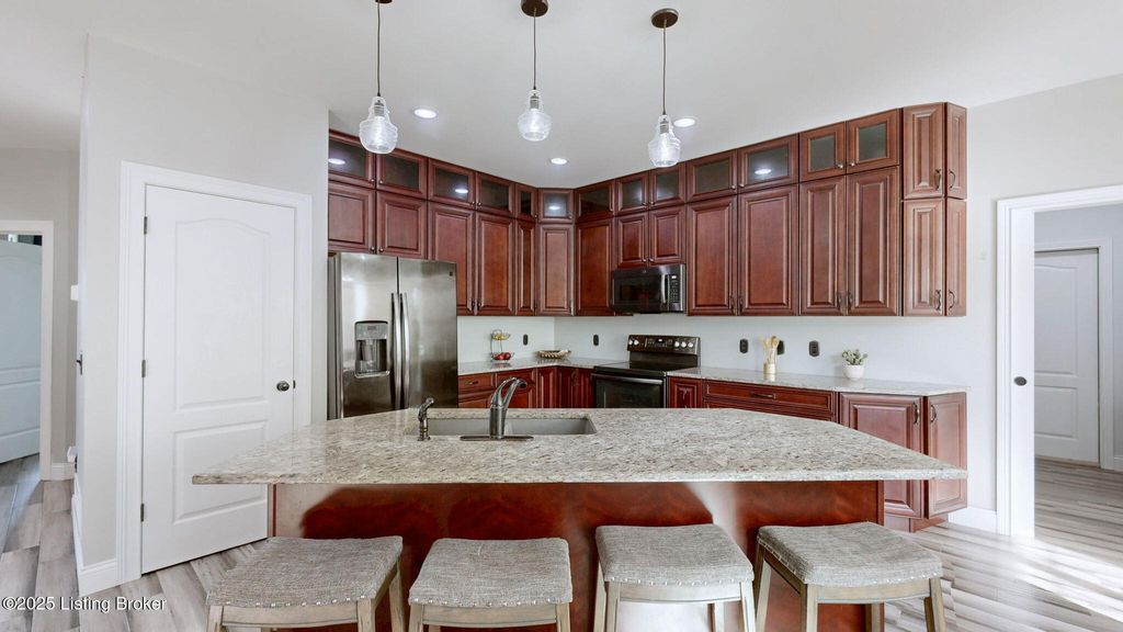 Photo of 389 Fernwood Dr, Mt Washington, KY 40047 (MLS # 1703572)