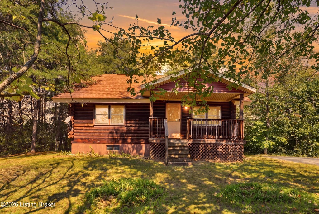 Photo of 495 E ValleyView Dr, Mt Washington, KY 40047 (MLS # 1730871)