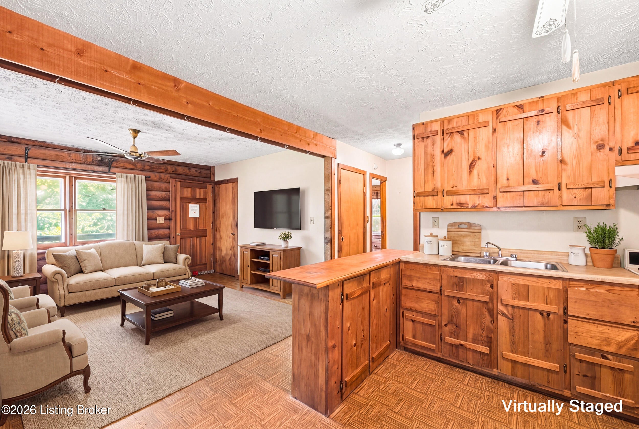 495 E ValleyView Dr