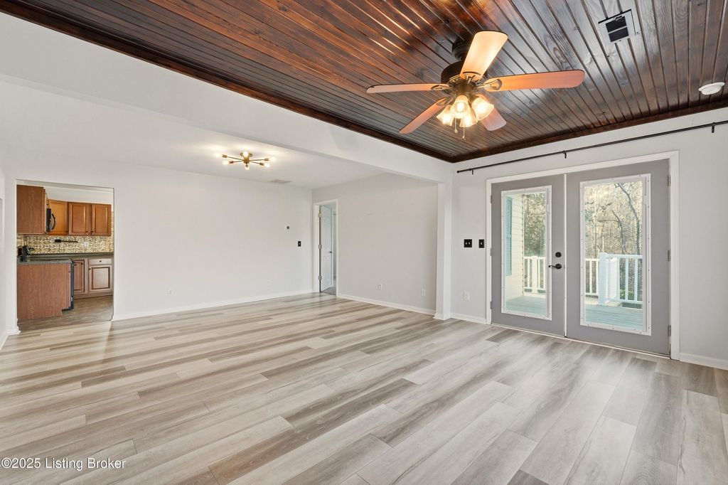 Photo of 3406 Schooler Ln, Louisville, KY 40272 (MLS # 1705708)