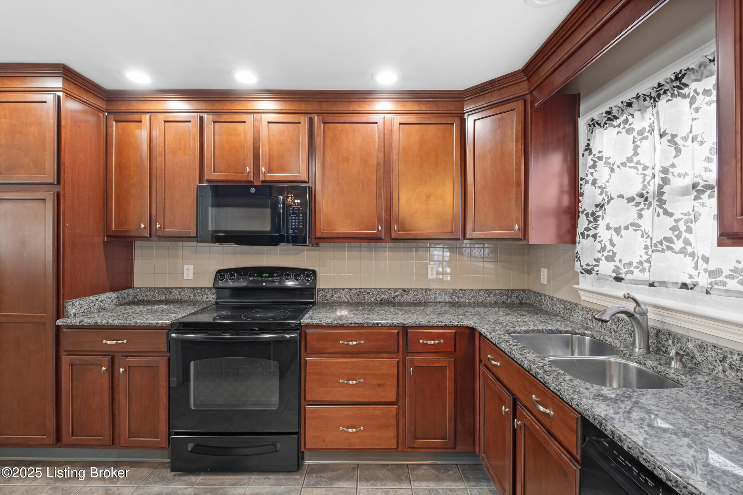 802 Moser Rd, Louisville, Kentucky image 14