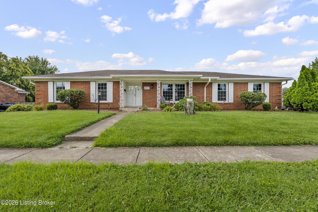 Photo of 4000 Landside Dr, Louisville, KY 40220 (MLS # 1724004)