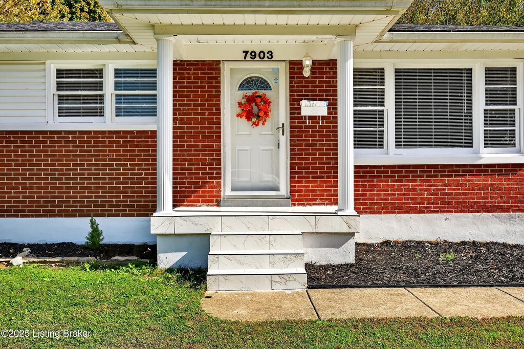Photo of 7903 Columbine Dr, Louisville, KY 40258 (MLS # 1701850)
