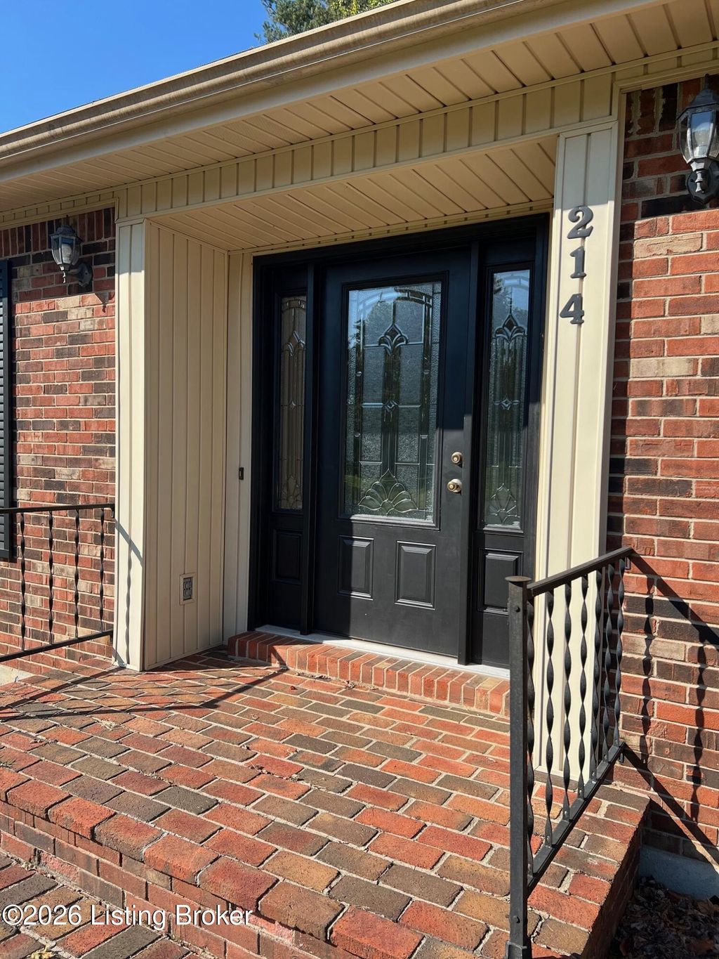 Photo of 214 Hollywood Dr, Bardstown, KY 40004 (MLS # 1706510)