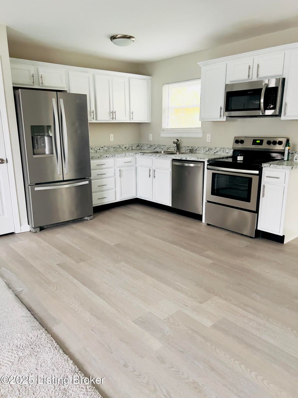 Photo of 384 Glenview Rd, Louisville, KY 40229 (MLS # 1706372)