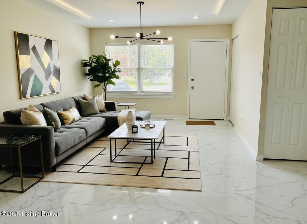 Photo of 384 Glenview Rd, Louisville, KY 40229 (MLS # 1706372)