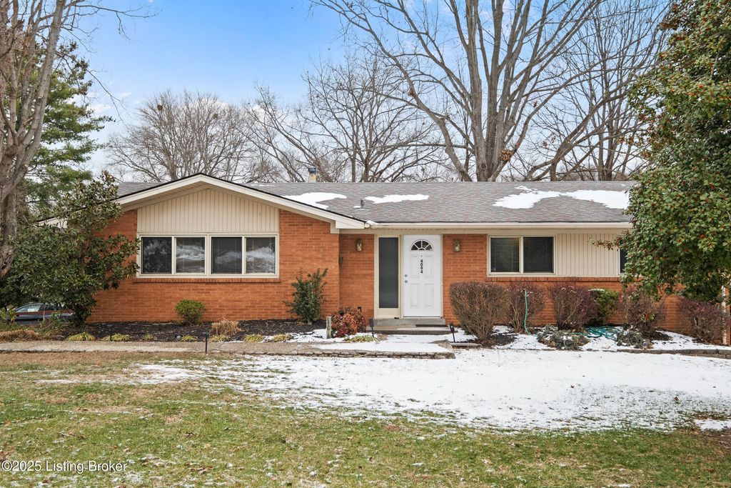 Photo of 4094 Gilman Ave, Louisville, KY 40207 (MLS # 1705594)